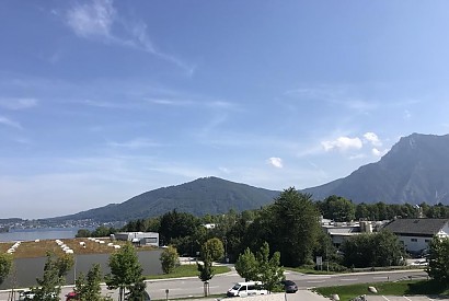 Neuwertige Wohnung mit Traunsee- und Traunsteinblick